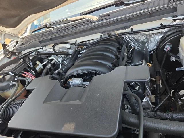 Used 2018 White GMC Base image 28