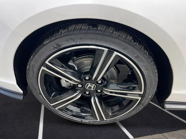 New 2026 Platinum White Pearl Honda SE image 10