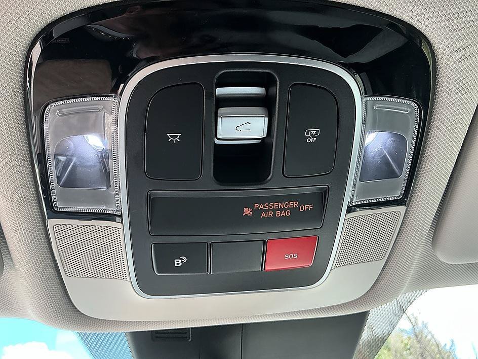 Used 2025 Serenity White Pearl Hyundai SEL Convenience image 22