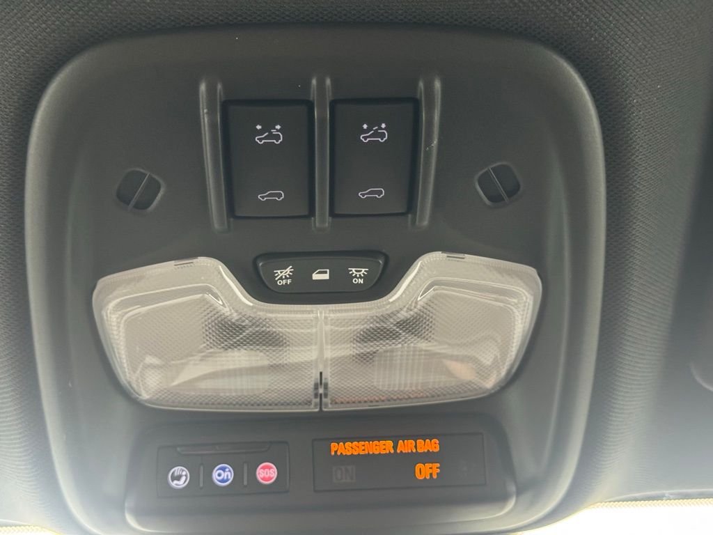 Used 2025 Summit White Chevrolet Z71 image 33