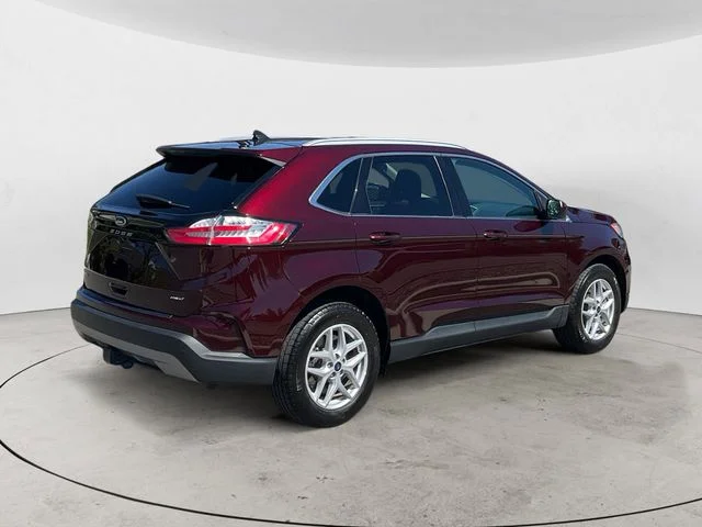 Certified Used 2022 Burgundy Ford SEL image 5
