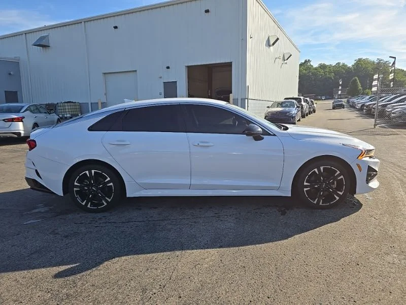 Used 2024 White Kia GT-Line image 9
