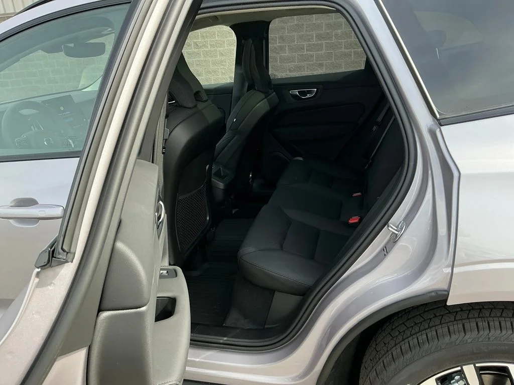 2026 Volvo XC60 Plus - Photo 12