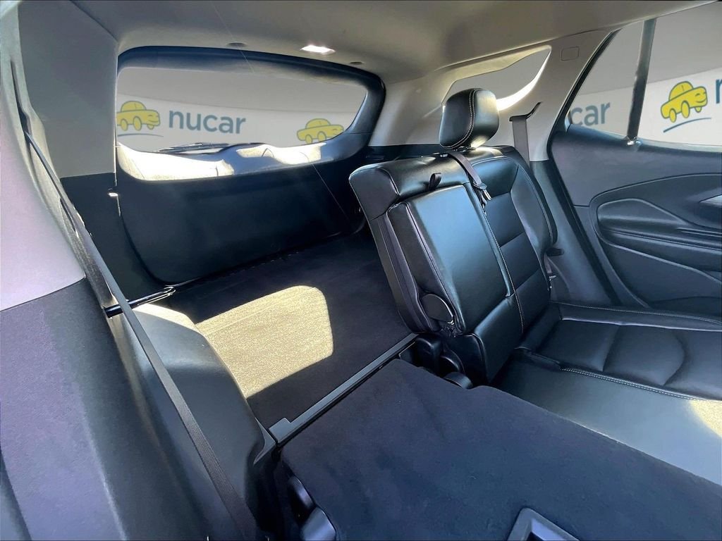 Used 2024 White GMC SLT image 16