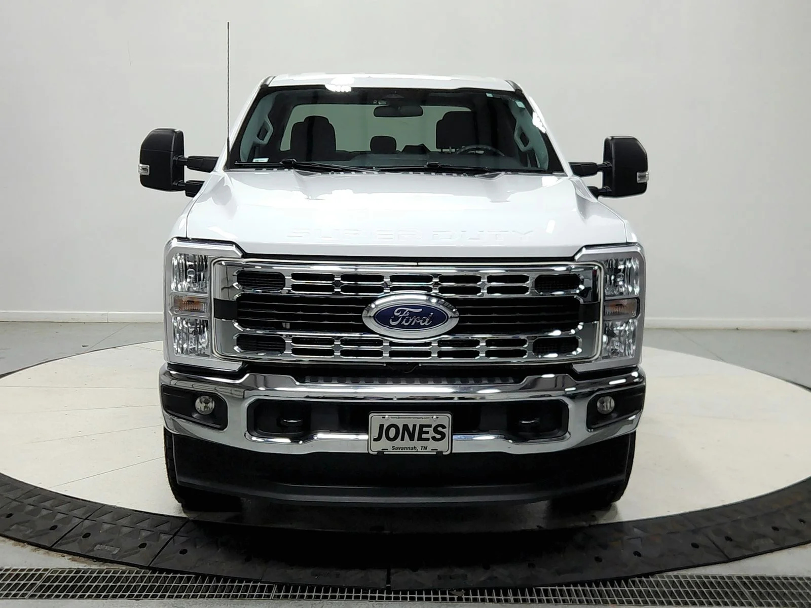 Used 2025 Oxford White Ford XLT image 3