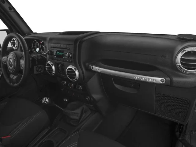 Used 2016 Billet Silver Met Jeep Sahara image 10
