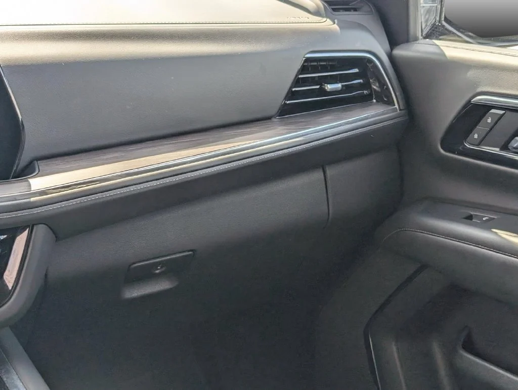 Used 2025 Black Chevrolet Z71 image 25
