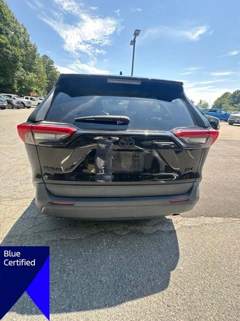 Used 2022 Black Toyota XLE Premium image 4