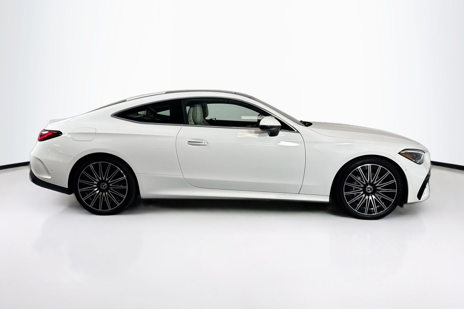 New 2026 Polar White Mercedes-Benz CLE 300 image 4