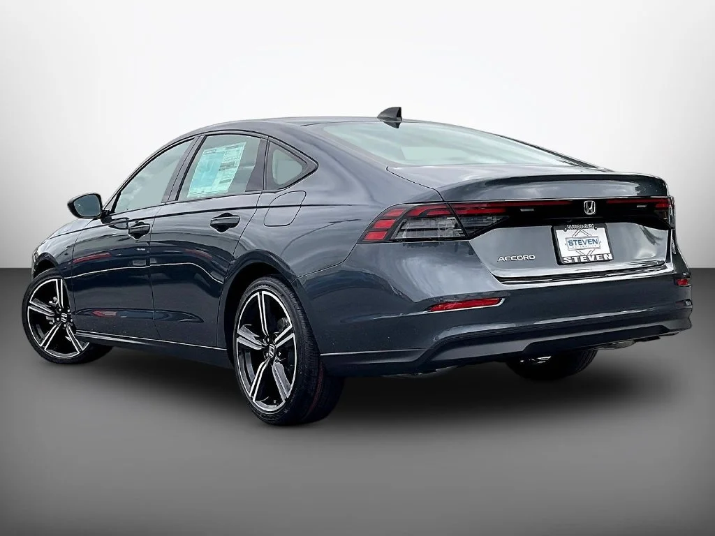 New 2026 Meteorite Gray Metallic Honda SE image 4