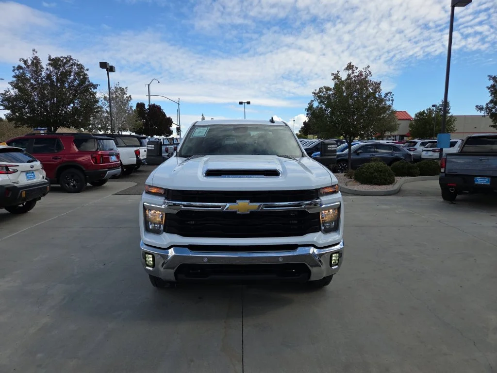 Used 2025 White Chevrolet LT image 2