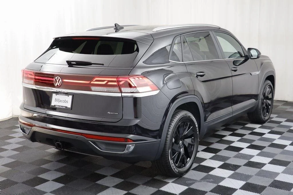 New 2026 Deep Black Volkswagen 2.0T SE w/Technology image 18
