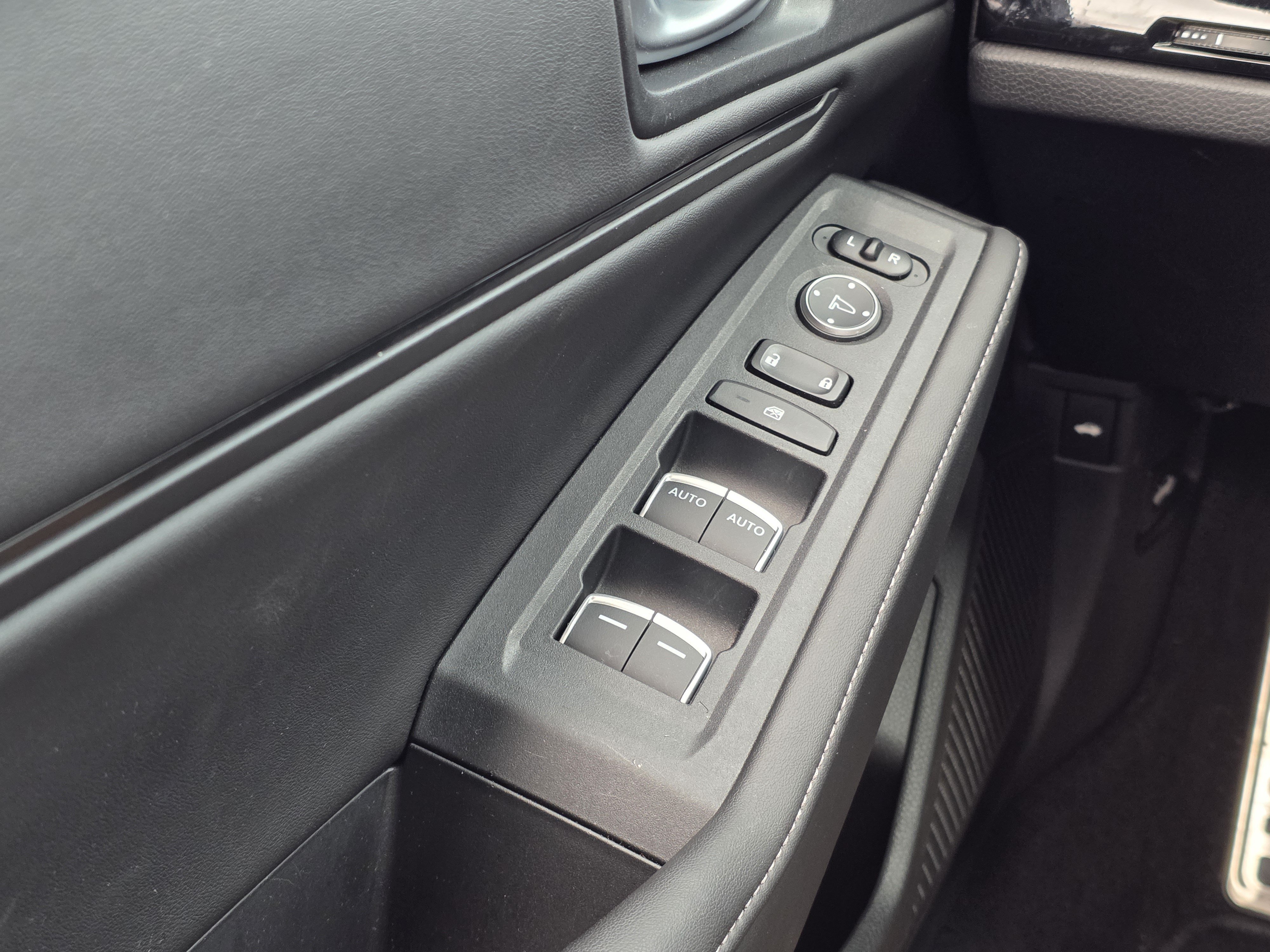 Used 2025 Urban Gray Pearl Honda Sport image 15