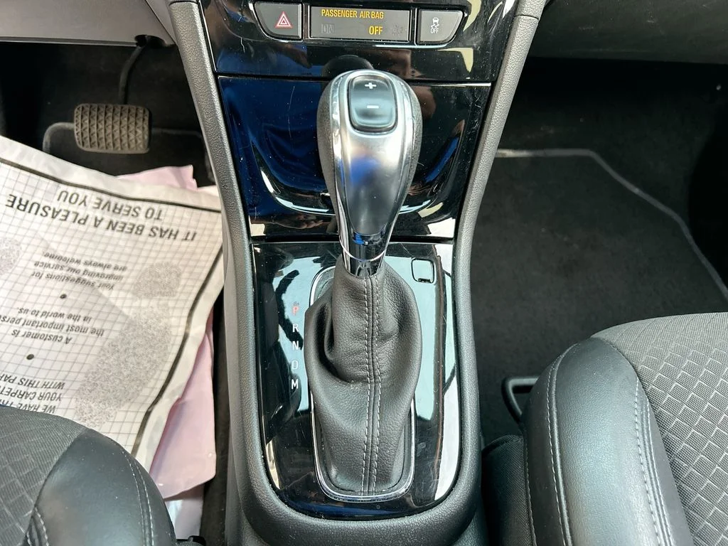 Used 2022 White Buick Preferred image 19