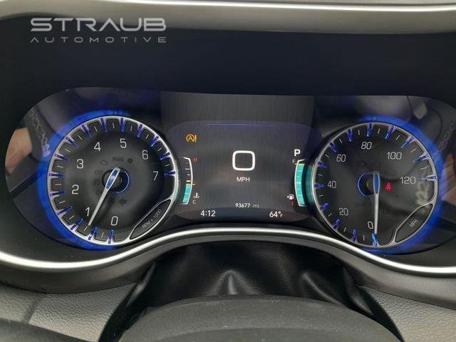Used 2022 Brilliant Black Crystal Pearlcoat Chrysler Touring L image 12