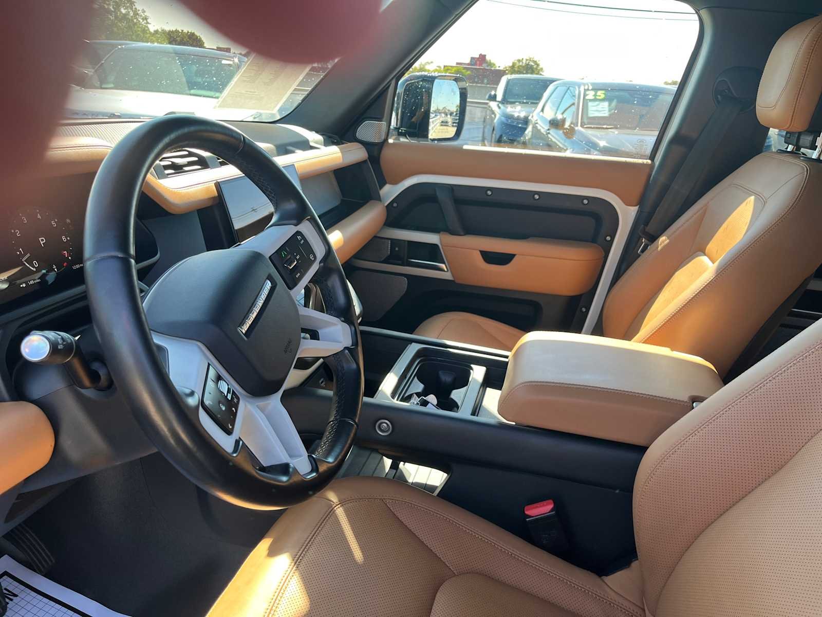 Used 2023 Fuji White Land Rover SE image 9