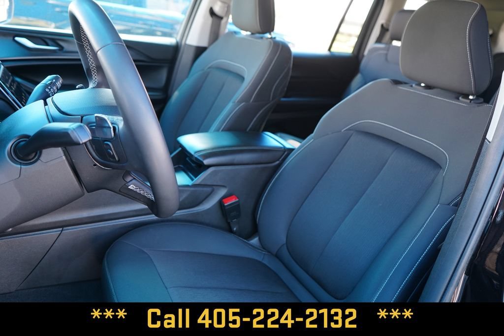 Used 2023  Jeep Laredo image 19
