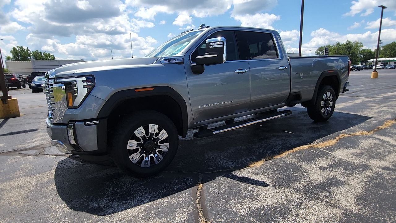 Used 2024 Sterling Metallic GMC Denali image 4