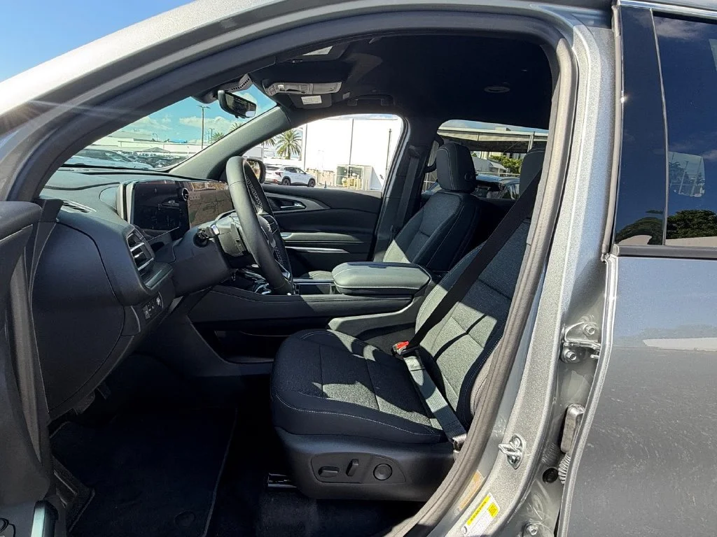 2027 Chevrolet Traverse LT - Photo 9