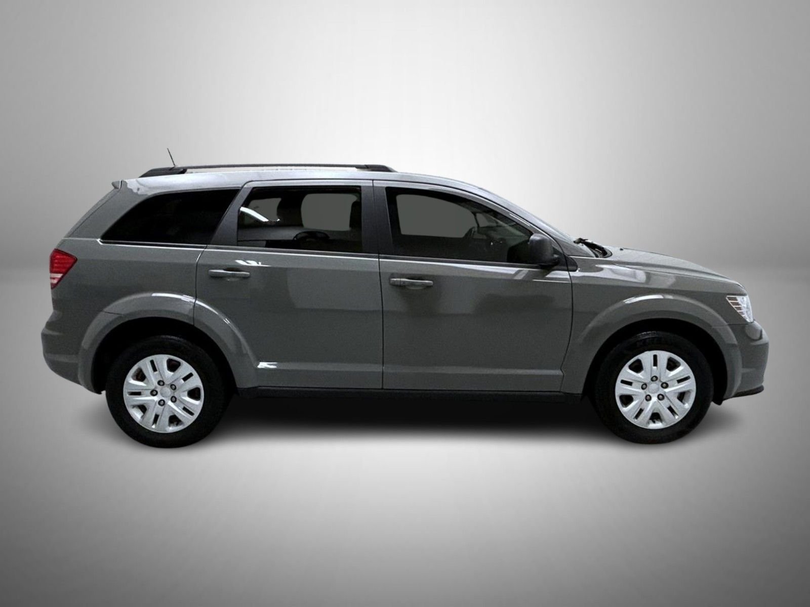 Used 2020 Gray Dodge SE image 4