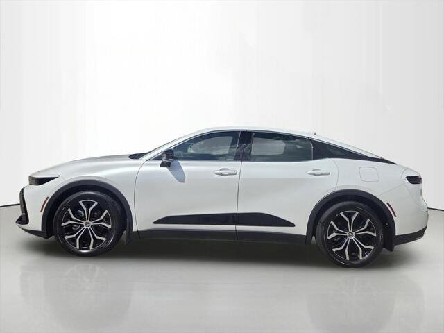 Used 2026 Oxygen White Toyota XLE image 2