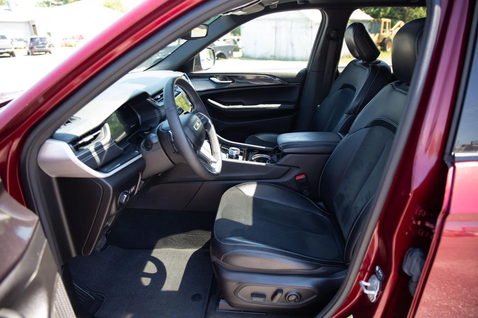 Used 2023 Velvet Red Pearlcoat Jeep Altitude image 21