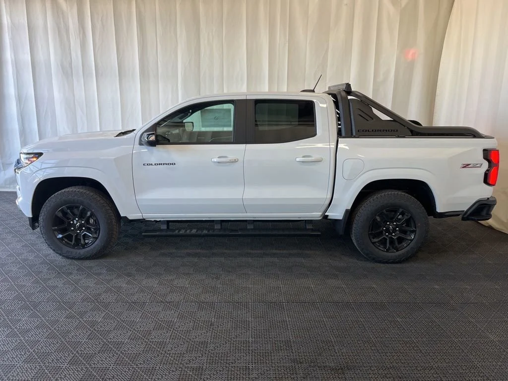 New 2026 Summit White Chevrolet Z71 image 24