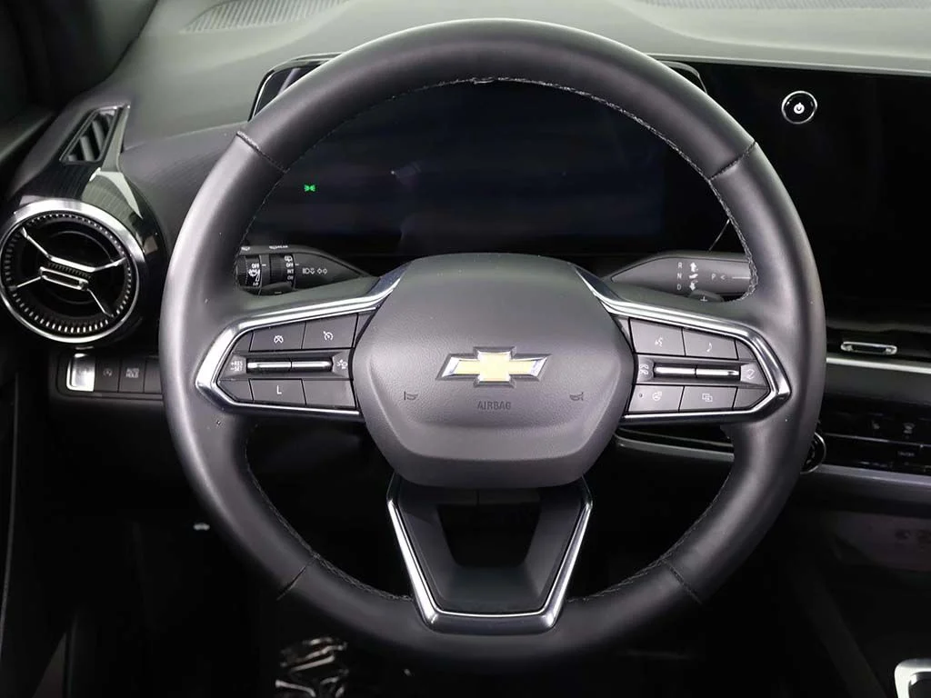 Used 2025 Lakeshore Blue Chevrolet LT image 38