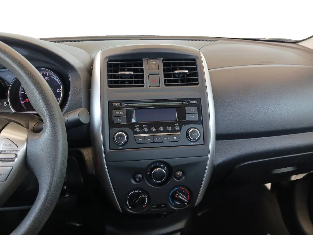 Used 2015 Silver Nissan 1.6 SV image 12