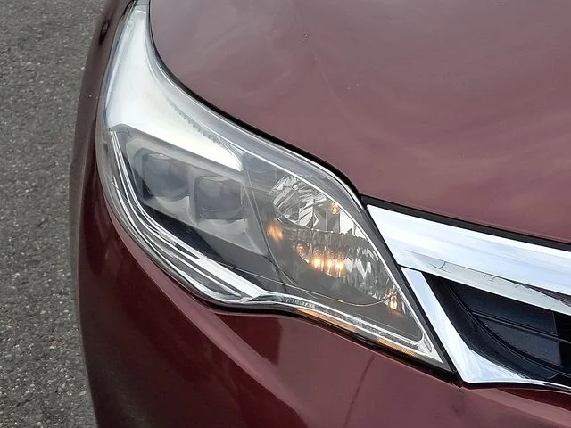 Used 2013 Red Toyota XLE Touring image 10
