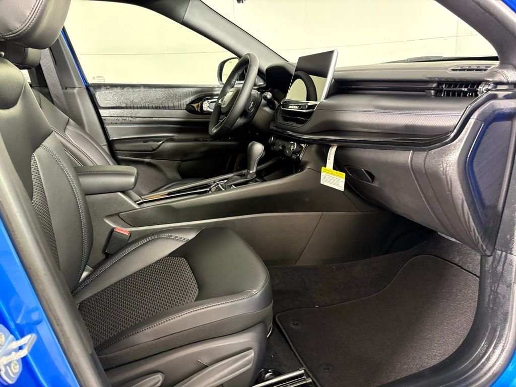 New 2026 Hydro Blue Pearlcoat Jeep Latitude image 11