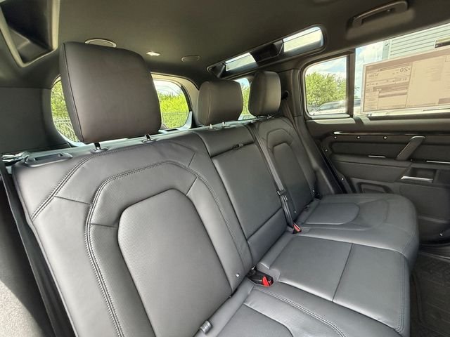 New 2026 Santorini Black Land Rover X-Dynamic SE image 17