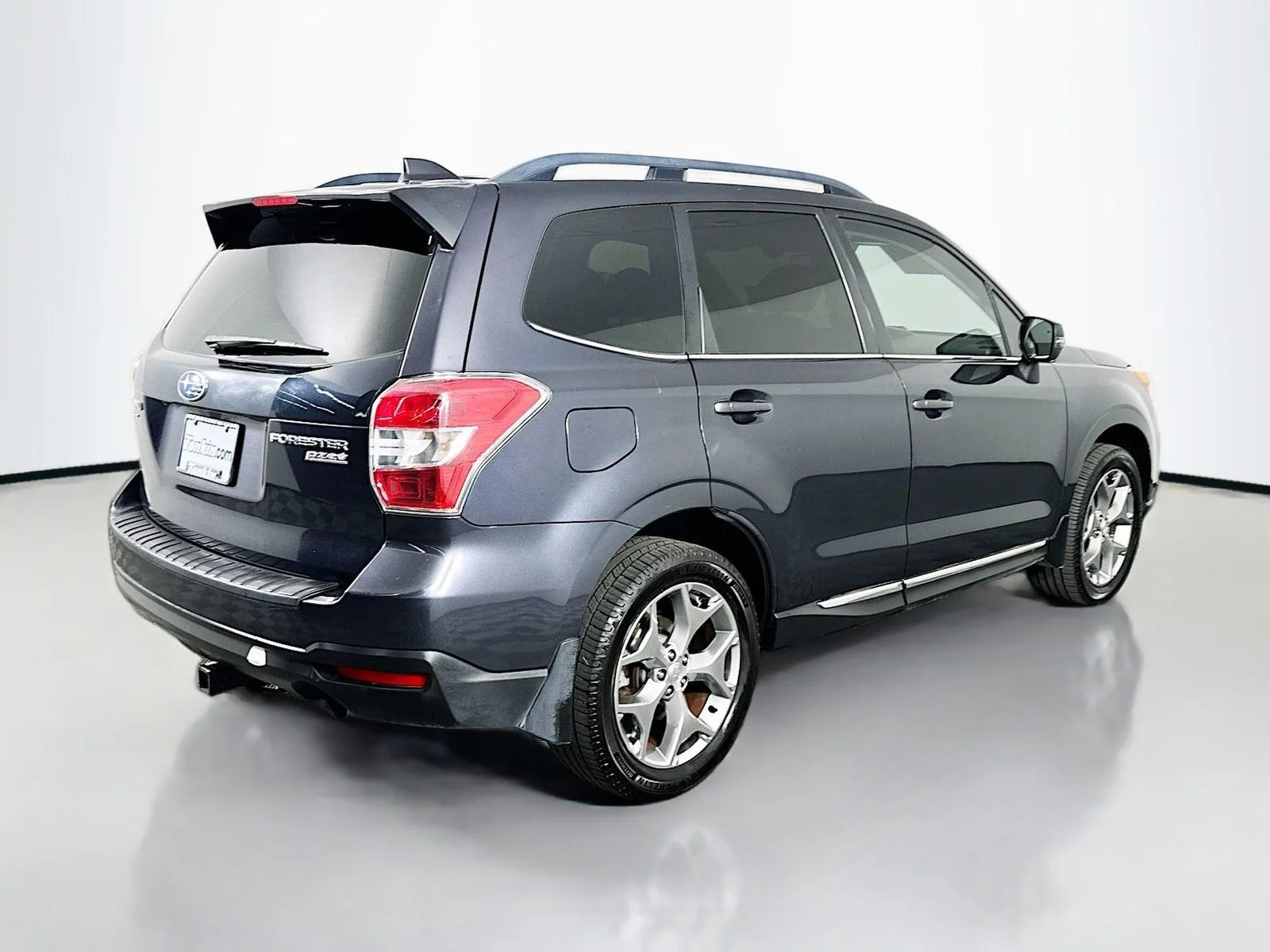 Used 2016 Dark Gray Metallic Subaru 2.5i Touring image 10
