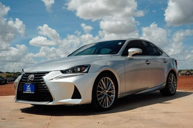 2017 Lexus IS 350 200t's photo