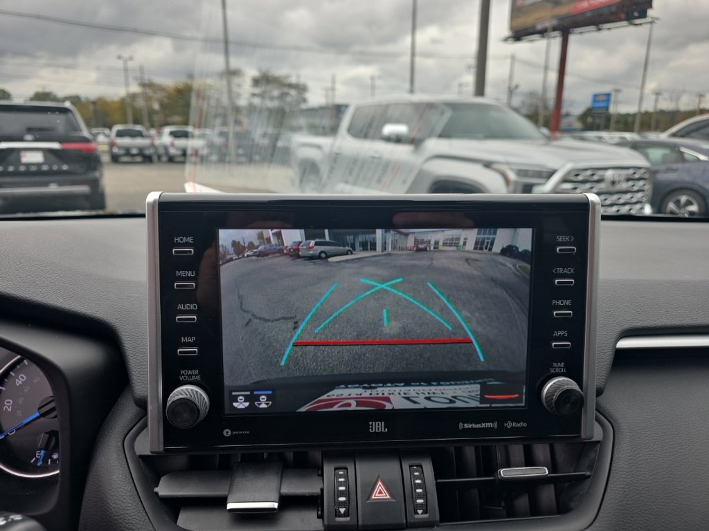 Used 2022  Toyota XLE Premium image 21
