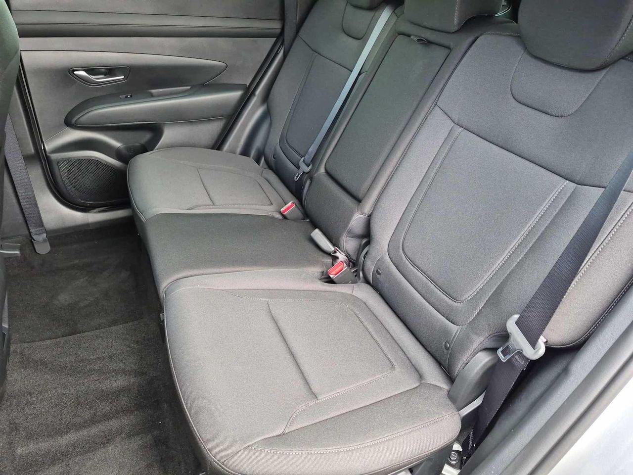 New 2026 Shimmering Silver Hyundai SE FWD image 18