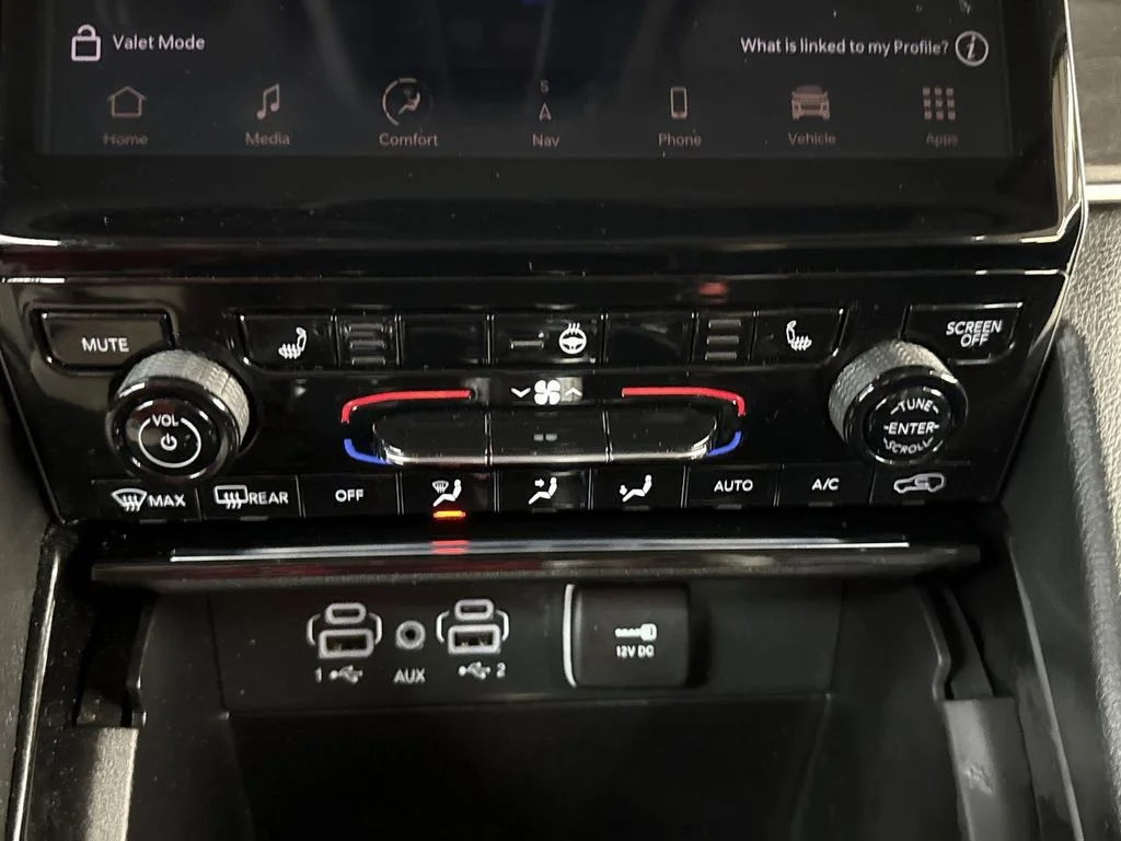 Used 2023 Velvet Jeep Limited image 19