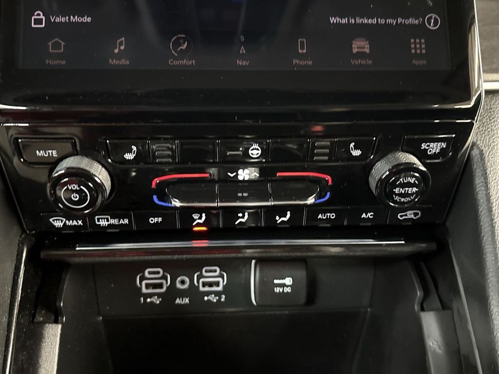 Used 2023 Velvet Jeep Limited image 19