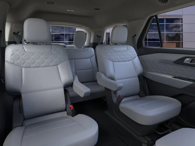 New 2026 Star White Metallic Tri-Coat Ford Platinum image 11