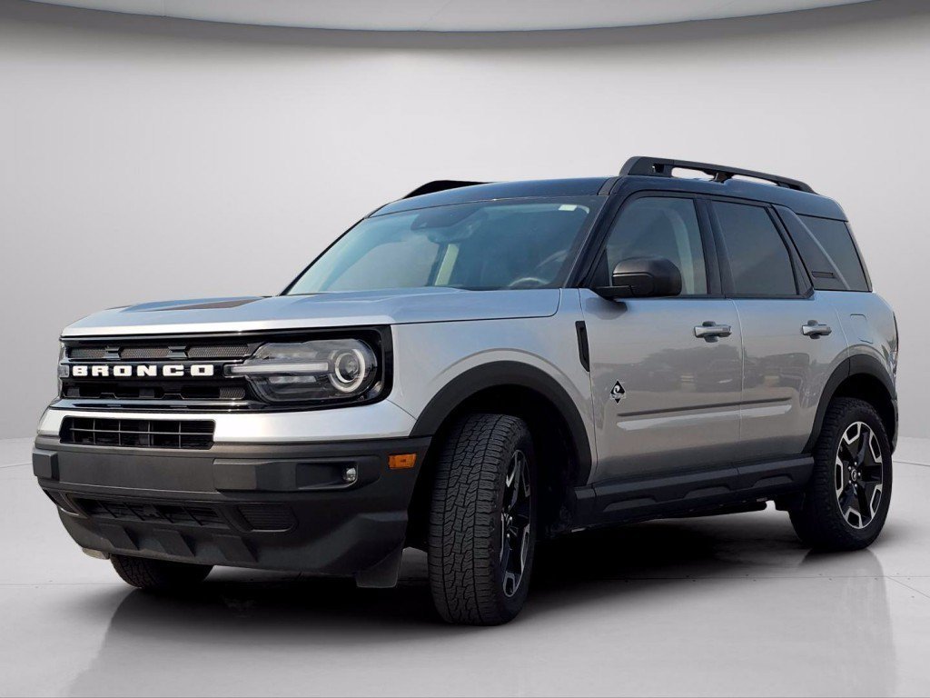 Used 2022 Silver Metallic Ford Outer Banks image 19
