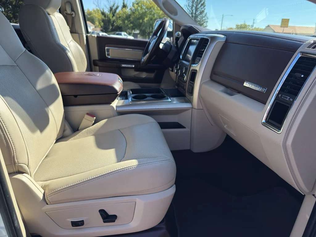 Used 2013 Bright White Clearcoat Ram Laramie image 18