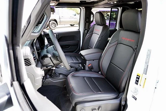 New 2026 Bright White Clear-Coat Exterior Paint Jeep Rubicon X image 22
