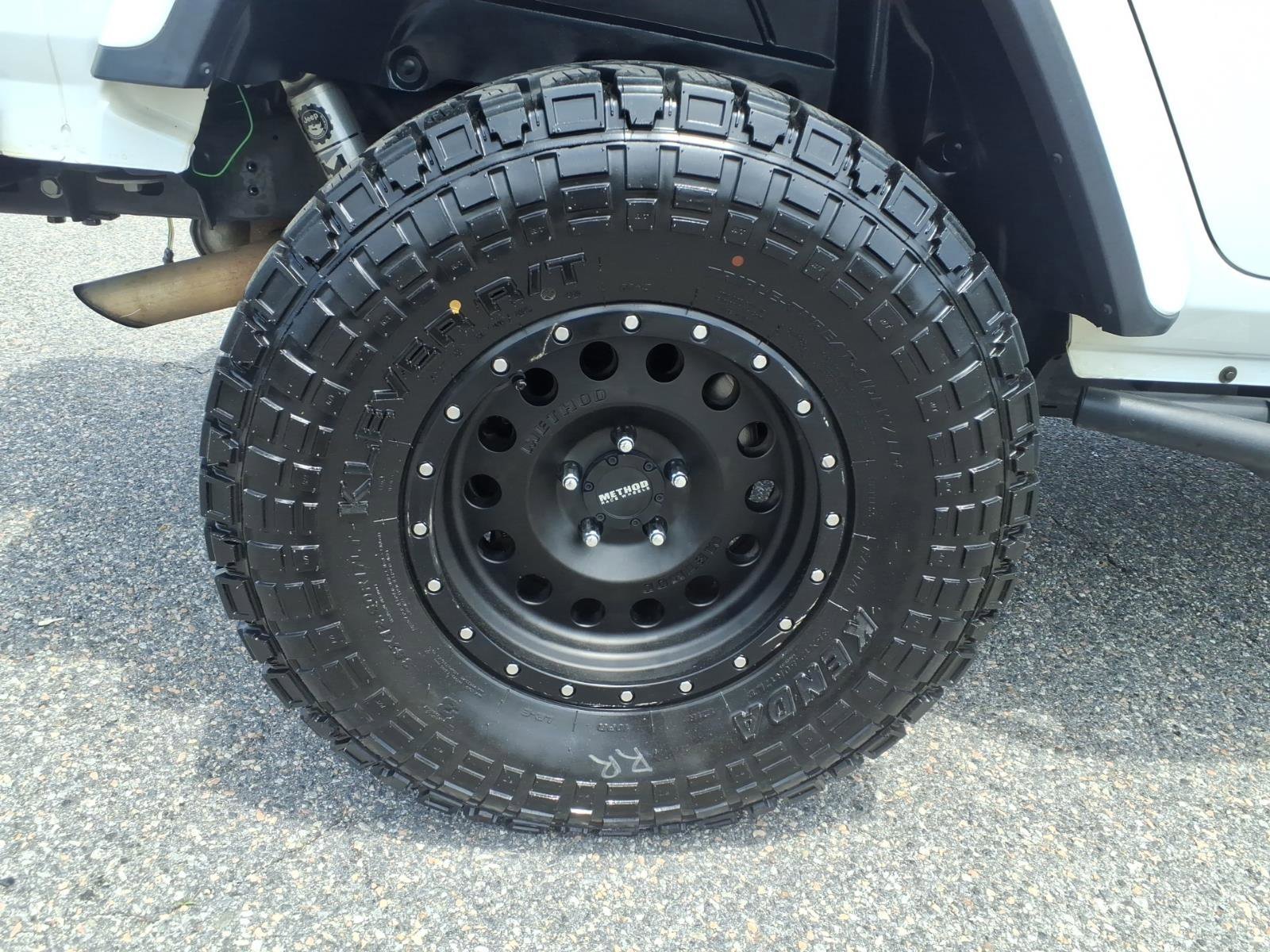 Used 2019 Bright White Clearcoat Jeep Sahara image 24