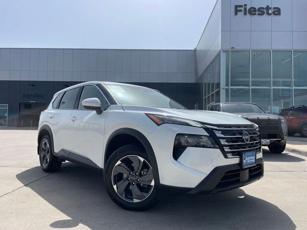 Used 2025 White Nissan SV image 1