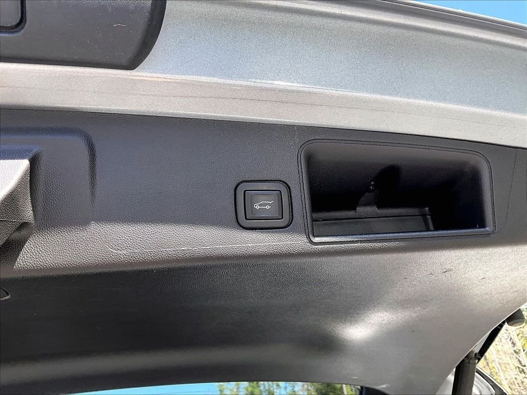 Used 2023 Silver GMC SLT image 25