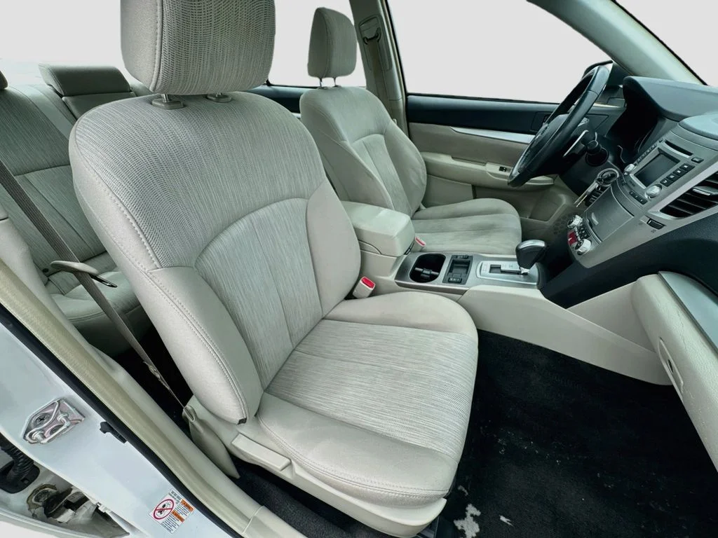 Used 2013 White Subaru 2.5i image 32