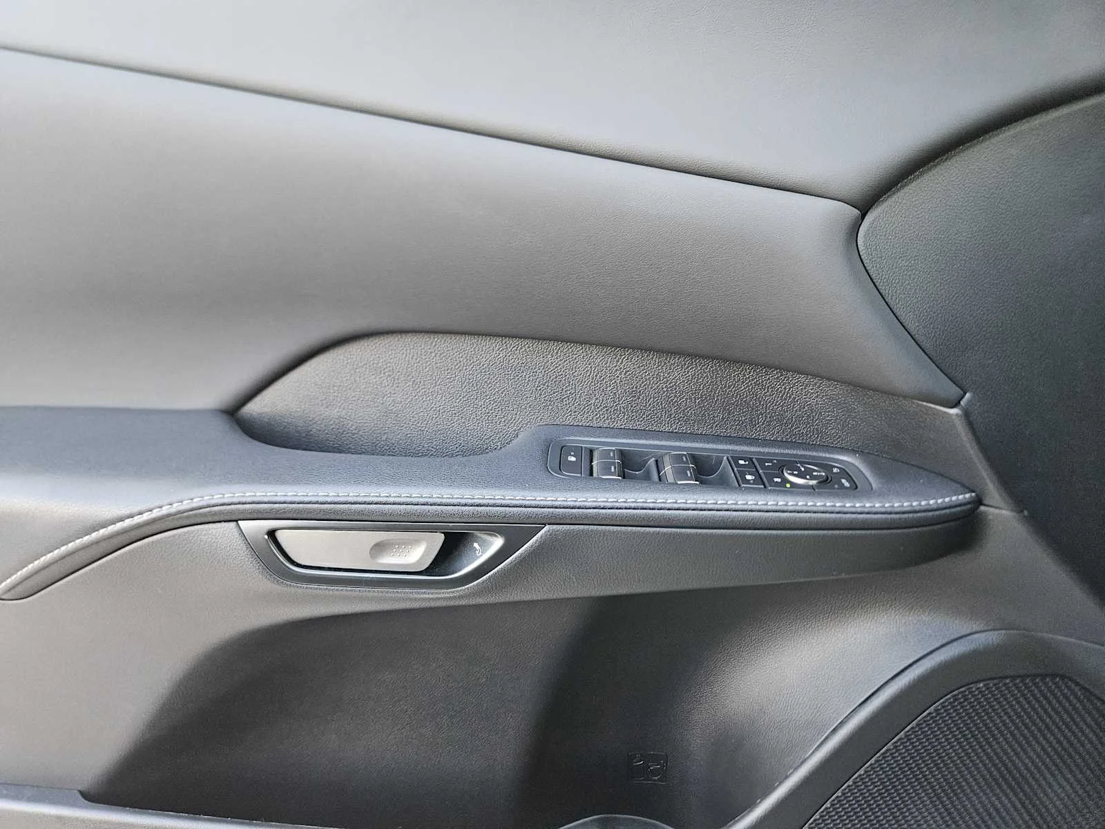 Certified Used 2025 NORI GREEN PEARL Lexus Premium image 18
