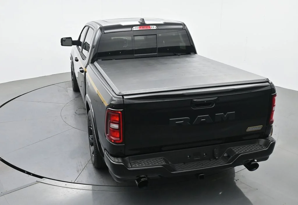 New 2026 Diamond Black Crystal Pearl-Coat Exterior Paint RAM Big Horn image 29