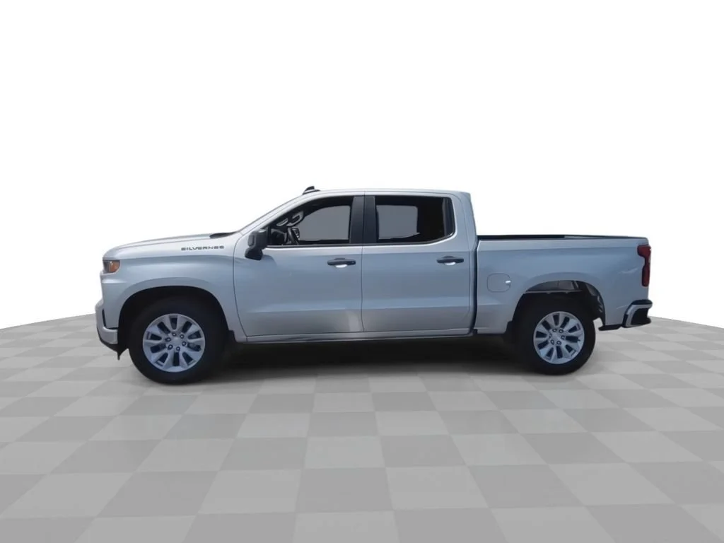 Used 2022 SILVER ICE METALLIC Chevrolet Custom image 5