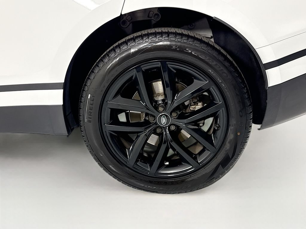 Certified Used 2024 Fuji White Land Rover S image 32